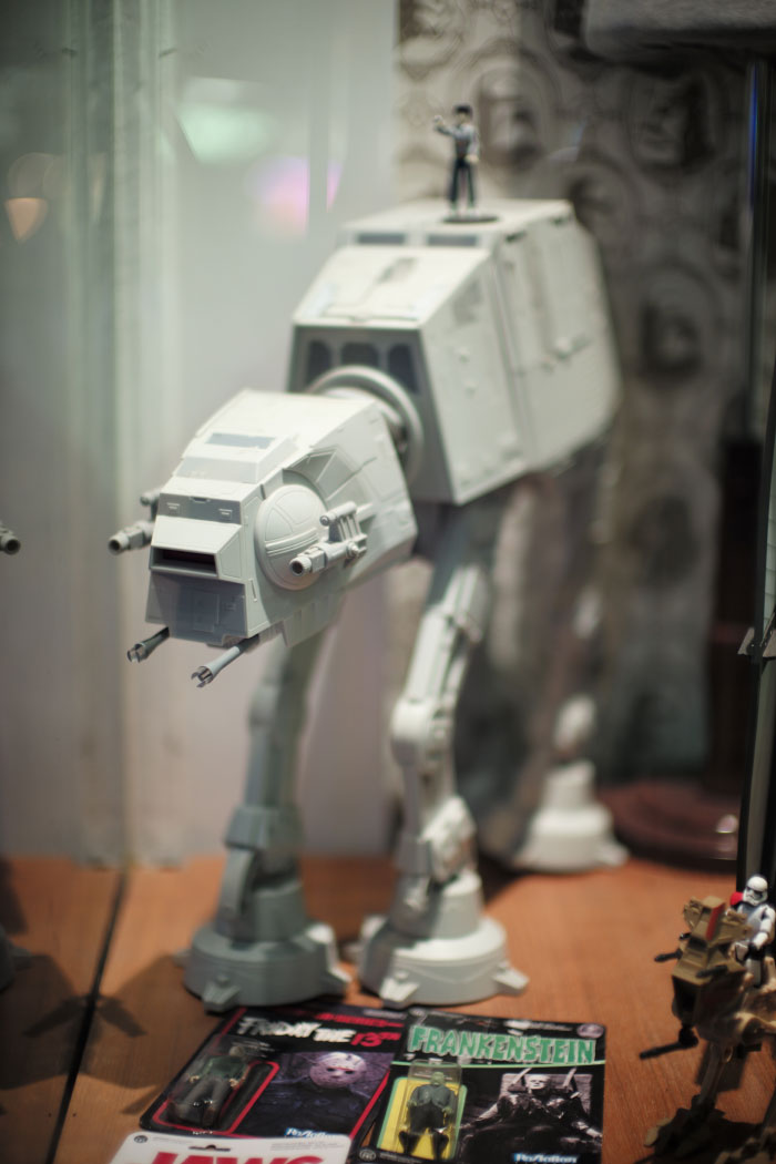 Star Wars, jouets dans une vitrine - par Laurel Duermael 